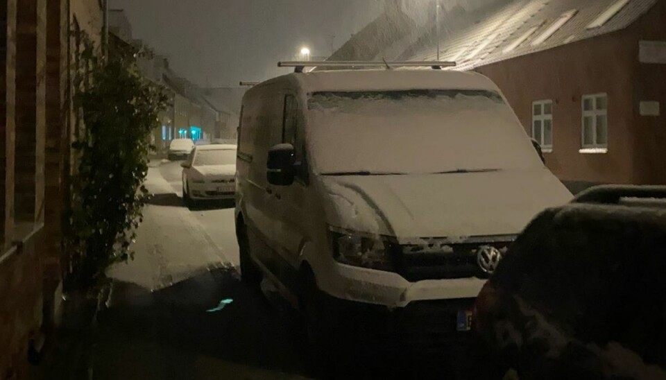 Der skal skrabes, før bornholmerne kan komme ud at køre. Der skal skrabes, før bornholmerne kan komme ud at køre.