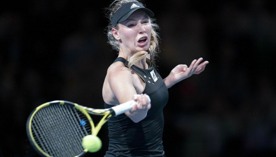 Fra første duel efterlod Caroline Wozniacki ingen tvivl om, at hun havde i sinde at gå efter sejren i sin sidste tenniskamp, som var mod hendes tyske veninde Angelique Kerber.