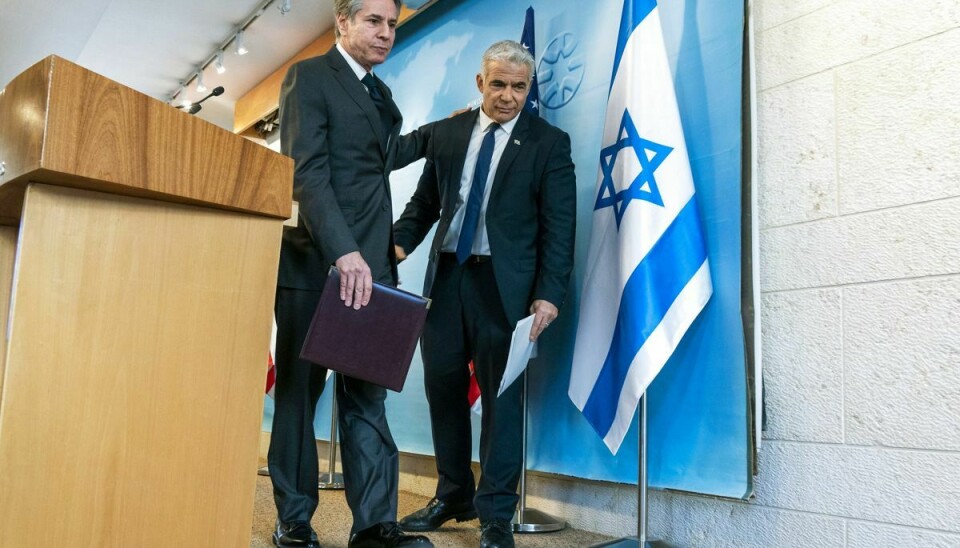 USA's udenrigsminister, Antony Blinken, (til venstre) og Israels udenrigsminister, Yair Lapid, har søndag holdt pressemøde i Jerusalem.