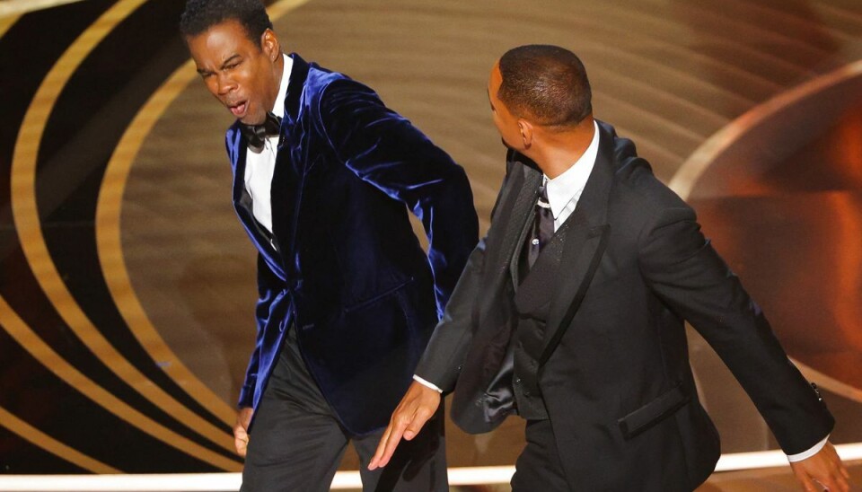 Will Smith gik på scenen og slog Chris Rock under årets oscaruddeling.