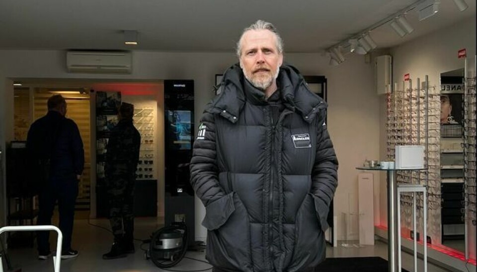 Facaden er helt væk foran Jesper Baks optikerforretning Bak Optics. Facaden er helt væk foran Jesper Baks optikerforretning Bak Optics.