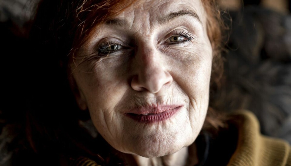 - Jeg siger i forestillingen: 'Jeg sidder mest ved mit vindue og kigger ud på den gule kornmark', og man ved ikke, om den er der, eller om hun fantaserer. Det synes jeg, er meget smukt. At virkeligheden, erindringerne, drømmene og synene flyder sammen. Det kan man virkelig håbe selv at kunne få lov til at opleve, siger Bodil Jørgensen. (Arkivfoto). - Jeg siger i forestillingen: 'Jeg sidder mest ved mit vindue og kigger ud på den gule kornmark', og man ved ikke, om den er der, eller om hun fantaserer. Det synes jeg, er meget smukt. At virkeligheden, erindringerne, drømmene og synene flyder sammen. Det kan man virkelig håbe selv at kunne få lov til at opleve, siger Bodil Jørgensen. (Arkivfoto).