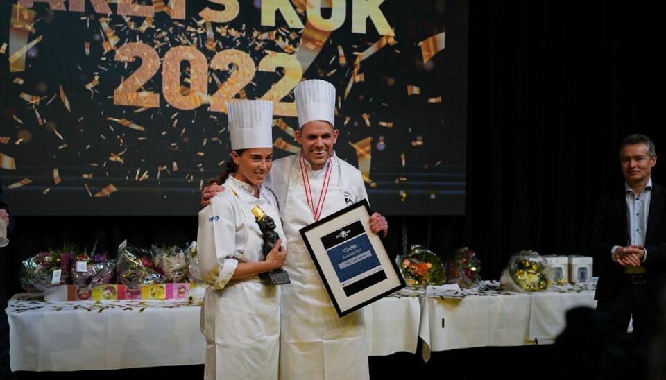 Marc Foged Stockmarr blev søndag kåret som årets kok. Her ses han med sin assistent Matilda Romlin.