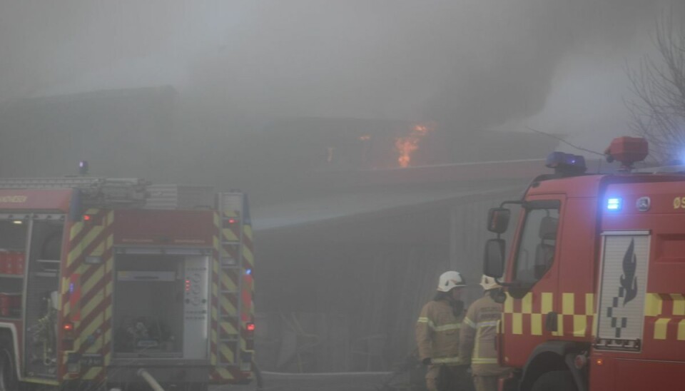 Bygningen står fortsat i flammer Bygningen står fortsat i flammer