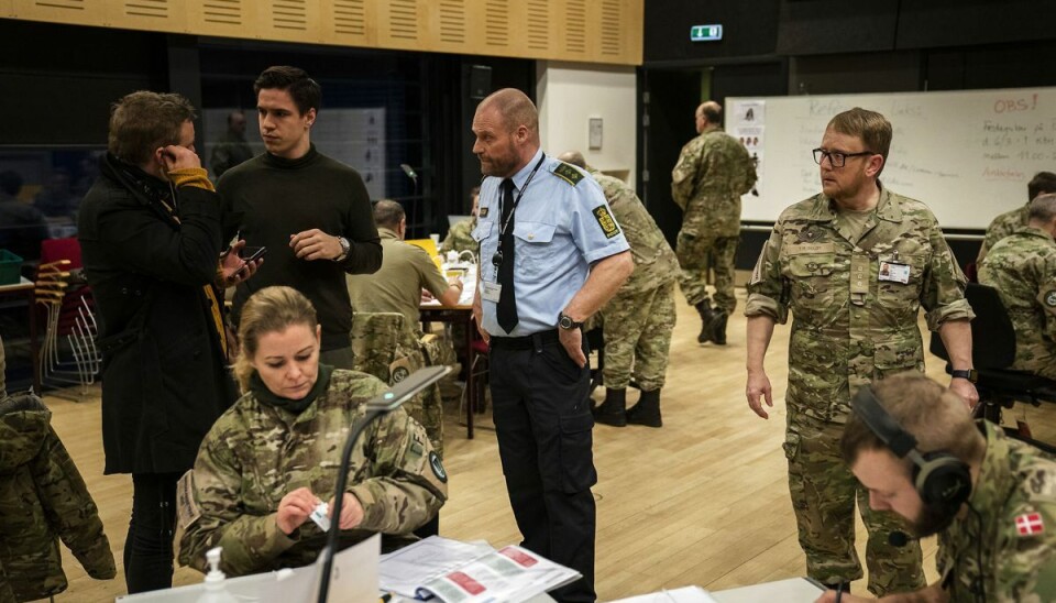 Beredskabsstyrelsen og Hjemmeværnet har indtil nu taget telefoner i Myndighedernes COVID-19-hotline center i Ballerup. Men nu er det snart slut.