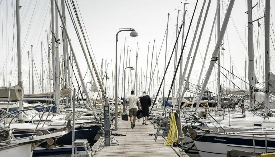 En bådejer måtte springe nøgen i land, efter hans båd begyndte at tage vand ind. Billedet er fra en havn i Nordsjælland.