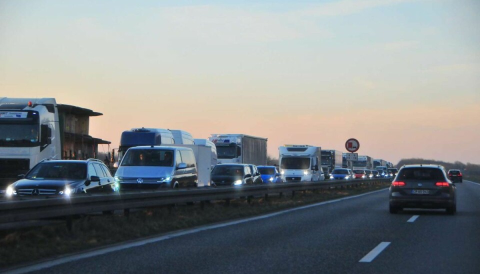 Der er lang kø mandag morgen på Sønderjyske Motorvej.