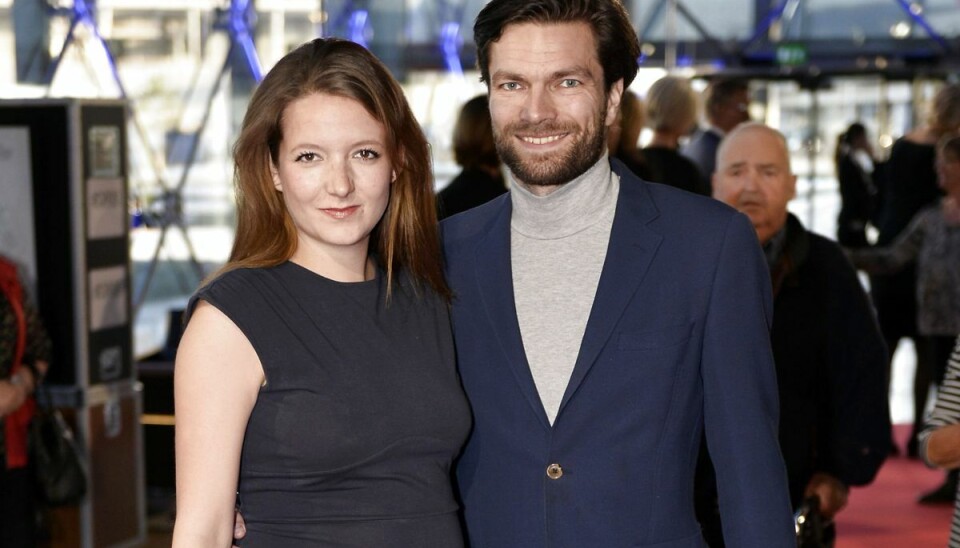 Thomas Skov og hustruen Emilie har al mulig grund til at være stolte af deres datter Ellen, som lige nu sælger perlebakker til fordel for Ukraines krigsramte børn. Thomas Skov og hustruen Emilie har al mulig grund til at være stolte af deres datter Ellen, som lige nu sælger perlebakker til fordel for Ukraines krigsramte børn.