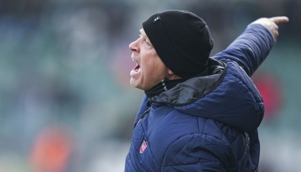 Vejle stopper samarbejdet med cheftræner Peter Sørensen. Vejle stopper samarbejdet med cheftræner Peter Sørensen.