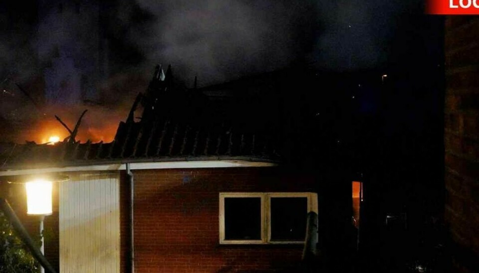 En 53-årig beboer fra bostedet Stentoft blev sigtet for brandstiftelse efter en voldsom brand i to af bostedets huse.
