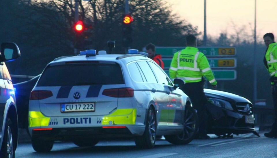 Politiet eftersatte i morges en Mercedes i en vild biljagt.