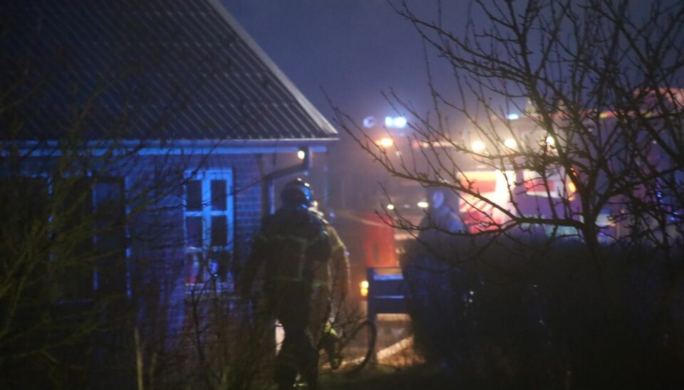 Det var i dette hus vest for Horsens, der onsdag aften blev fundet en død person i et hus, hvor der var ild i. Det var i dette hus vest for Horsens, der onsdag aften blev fundet en død person i et hus, hvor der var ild i.