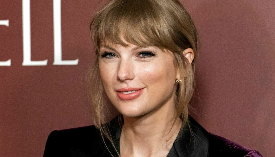 Sangerinden Taylor Swift er begejstret for veninden Zoë Kravitz' præstation som 'Batwoman'.