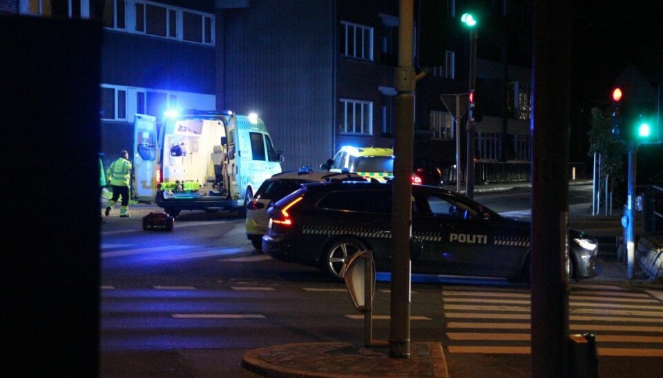 En mand er styrtet fra en ukendt højde. En mand er styrtet fra en ukendt højde.