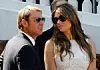 Shane Warne, der her ses med sin daværende forlovede, den britiske skuespiller og model Elizabeth Hurley, er død.