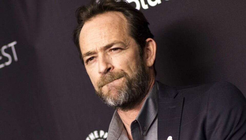 Luke Perry spille rebelle Dylan McKay i Beverly Hills. Han døde den 4. marts 2019 efter han få dage forinden var blevet ramt af et slagtilfælde. Luke Perry spille rebelle Dylan McKay i Beverly Hills. Han døde den 4. marts 2019 efter han få dage forinden var blevet ramt af et slagtilfælde.