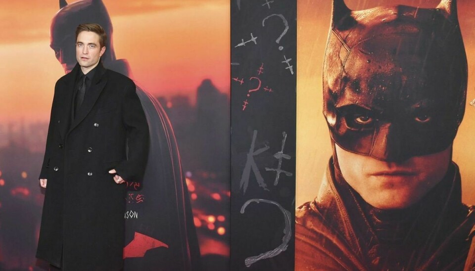 Tidligere har blandt andre Michael Keaton, Christian Bale og Ben Affleck spillet rollen som Batman. Nu er depechen overgået til Robert Pattinson. Det klarer han godt, er anmelderne enige om.