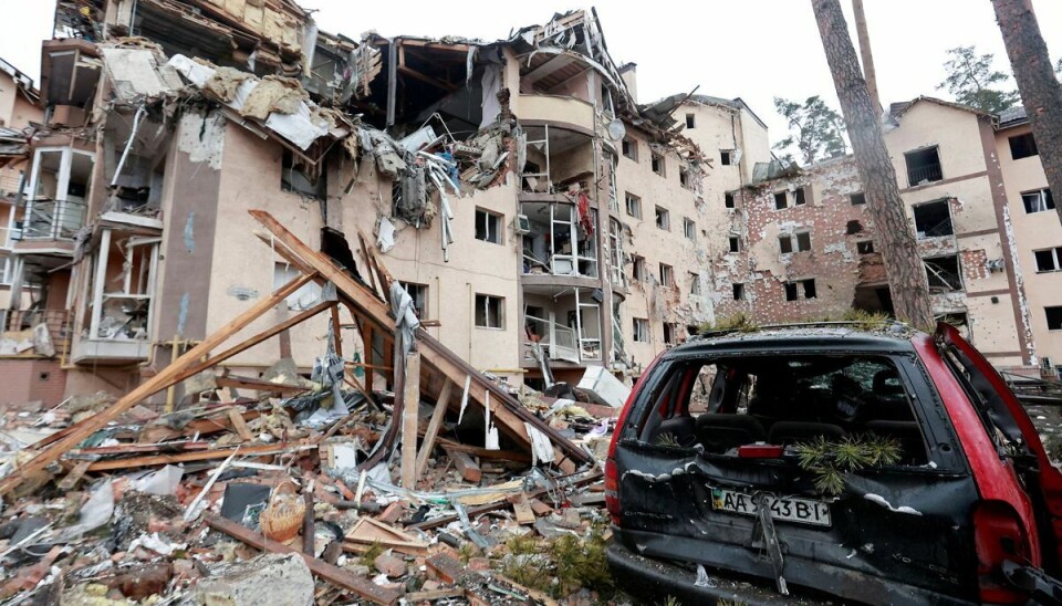 Her er det en boligblok tæt på Kyiv, som er blevet ramt. Her er det en boligblok tæt på Kyiv, som er blevet ramt.