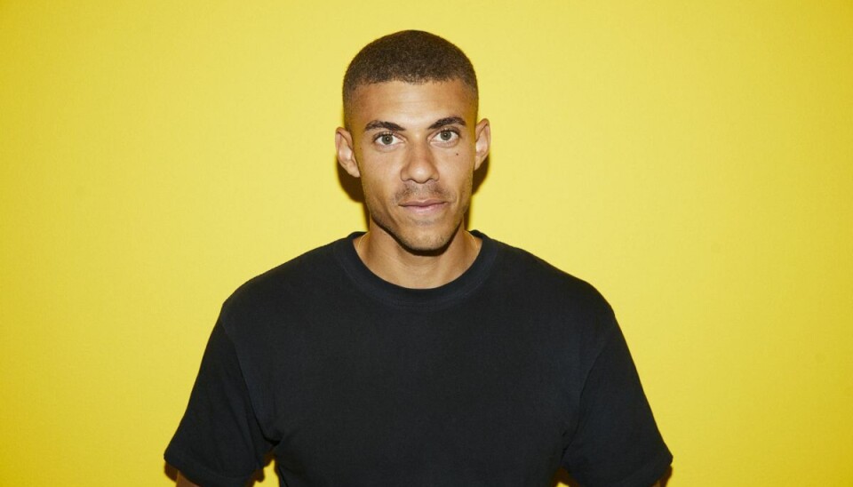 - Issa er en dygtig journalist, en forrygende vært og et vidunderligt bekendtskab, siger Nikolai Thyssen, der er chef for 'Deadline’', om programmets nye vært, Issa Mahmoud Jeppesen. (PR-foto). - Issa er en dygtig journalist, en forrygende vært og et vidunderligt bekendtskab, siger Nikolai Thyssen, der er chef for 'Deadline’', om programmets nye vært, Issa Mahmoud Jeppesen. (PR-foto).