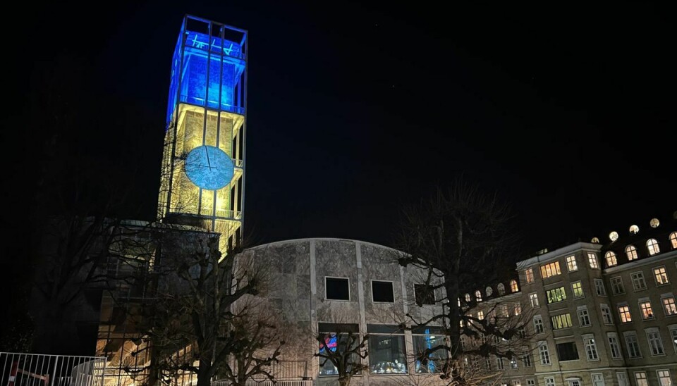 Fredag aften var Aarhus' ikoniske rådhustårn oplyst i de ukrainske farver.