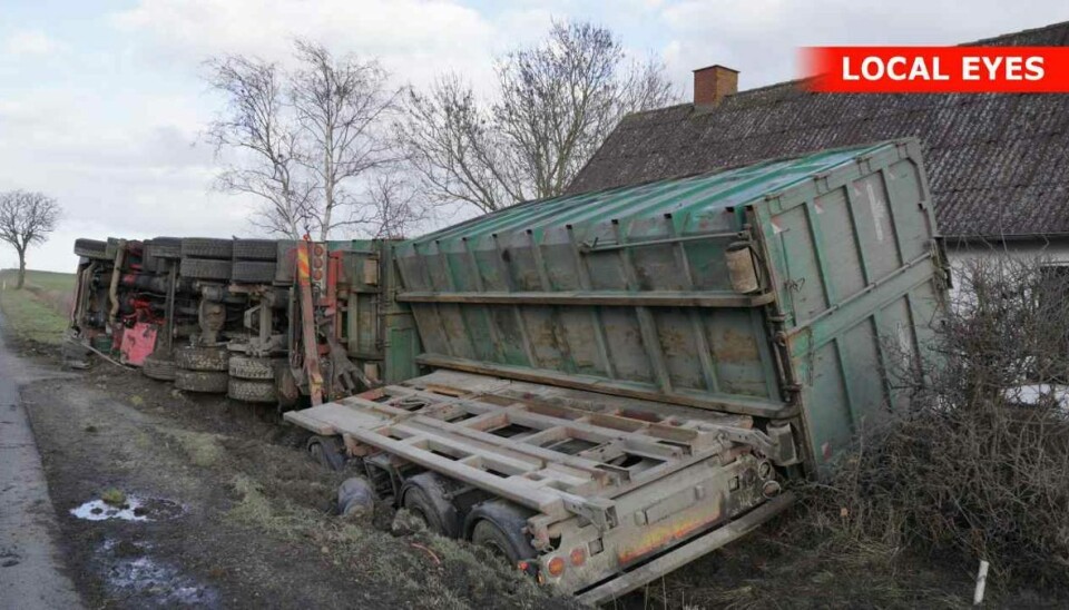 Lastbilen var få meter fra at ramme huset Lastbilen var få meter fra at ramme huset