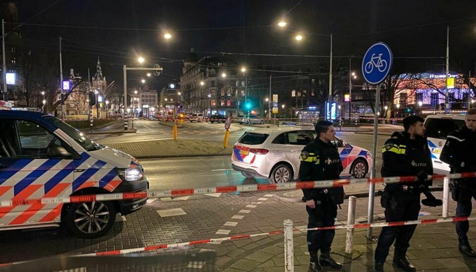 Politiet er massivt til stede ved en gidselsituation i Amsterdam.