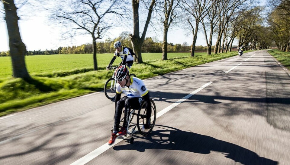 Her ses eventyreren Aron Anderson i velgørenhedsracet 'Wings for Life World Run'. Snart kan han ses i det svenske 'Vild med dans'. Her ses eventyreren Aron Anderson i velgørenhedsracet 'Wings for Life World Run'. Snart kan han ses i det svenske 'Vild med dans'.