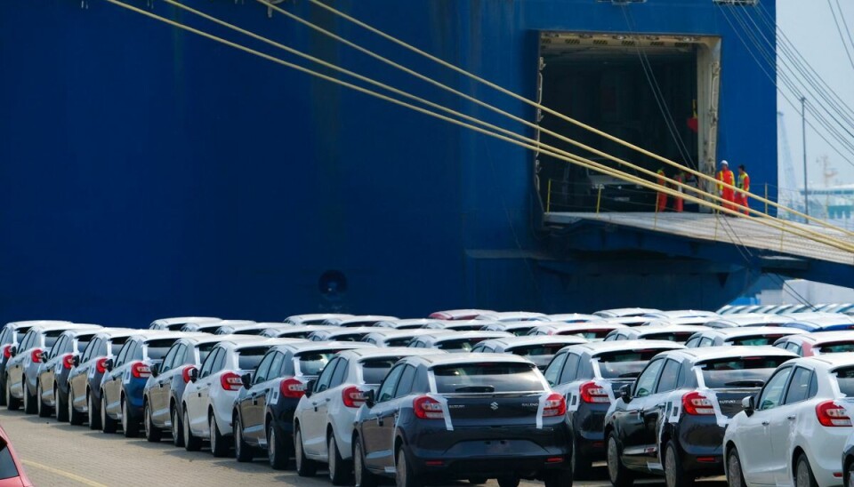 Et fragtskib lastet med VW-biler er brudt i brand midt ude i Atlanterhavet, hvor det driver rundt uden besætningen, der blev evakueret onsdag. (Arkivfoto).