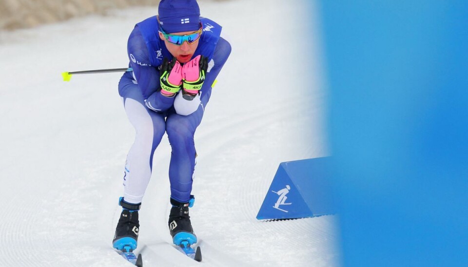 Den finske skiløber Remi Lindholmmåtte have en varmepose på sine kønsdele efter Mændenes 50 km massestartsløb ved legene i Beijing. Den finske skiløber Remi Lindholmmåtte have en varmepose på sine kønsdele efter Mændenes 50 km massestartsløb ved legene i Beijing.