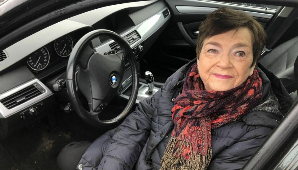 Inger Berntsen er vild med at køre BMW, men hun fik en gang en skade af en ung mand, der kørte ind i sidedøren på hendes BMW i sin sportsvogn.