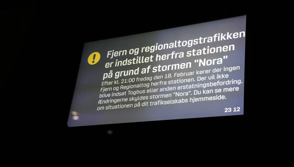 Store dele af togtrafikken blev fredag indstillet på grund af stormen Nora. Driften forventes at være tilbage til normal lørdag middag. Store dele af togtrafikken blev fredag indstillet på grund af stormen Nora. Driften forventes at være tilbage til normal lørdag middag.