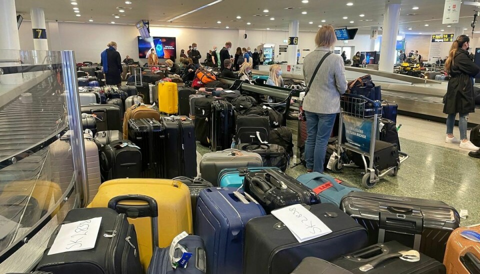Bagagen i København Lufthavn hober sig op, da medarbejderne i selskabet SAS Ground Handling (SGH), der hører under SAS, har strejket siden lørdag.