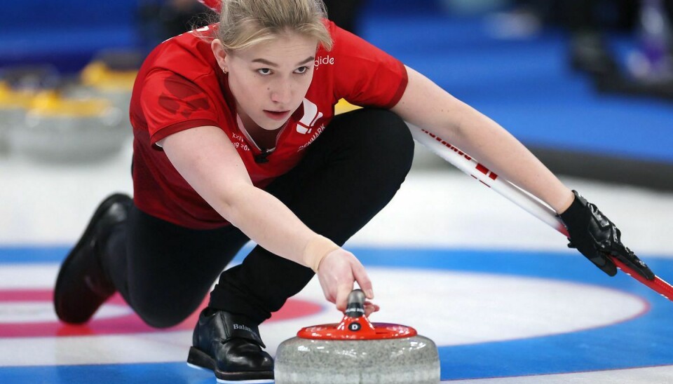 De danske curlingkvinder tager sikker sejr over Rusland ved OL