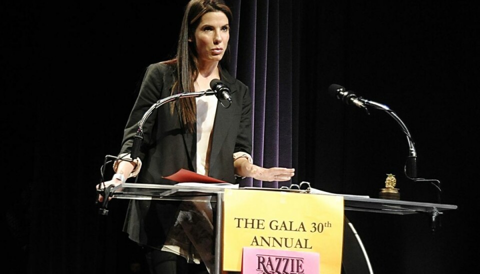 Sandra Bullock mødte op og modtog sin Razzie Awards i 2010 for filmen 'All About Steve'. Dagen efter vandt hun en Oscar for dramaet 'The Blind Side'. (Arkivfoto).