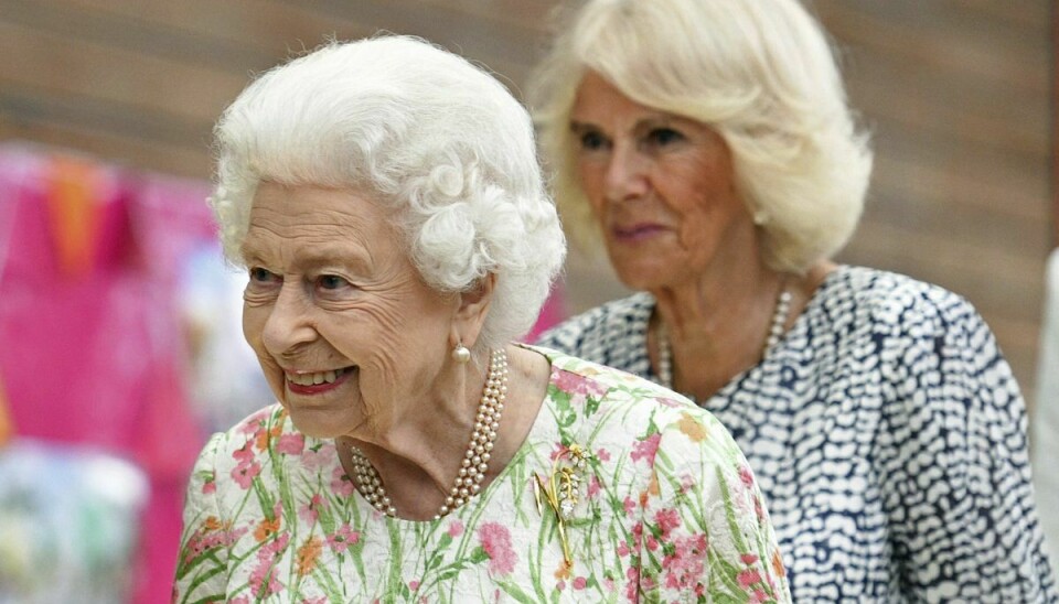 I forbindelse med markeringen af sine 70 år på tronen skriver dronning Elizabeth i et brev, at hun ønsker, at prins Charles' hustru, Camilla, skal bære titlen Queen Consort, når han bliver konge. (Arkivfoto).