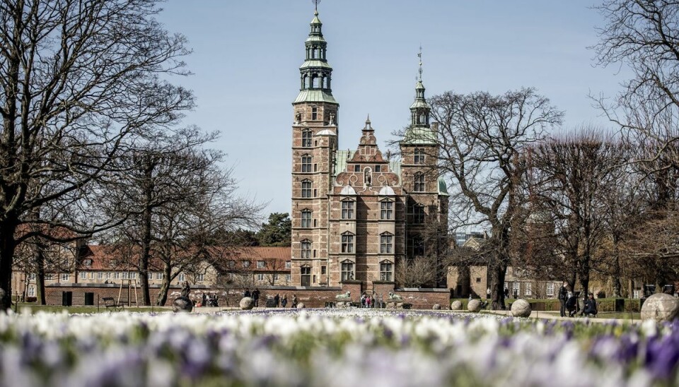 Rosenborg Slot ligger i Kongens Have midt i København. Det blev bygget af Christian IV i 1606 til 1607. (Arkivfoto). Rosenborg Slot ligger i Kongens Have midt i København. Det blev bygget af Christian IV i 1606 til 1607. (Arkivfoto).