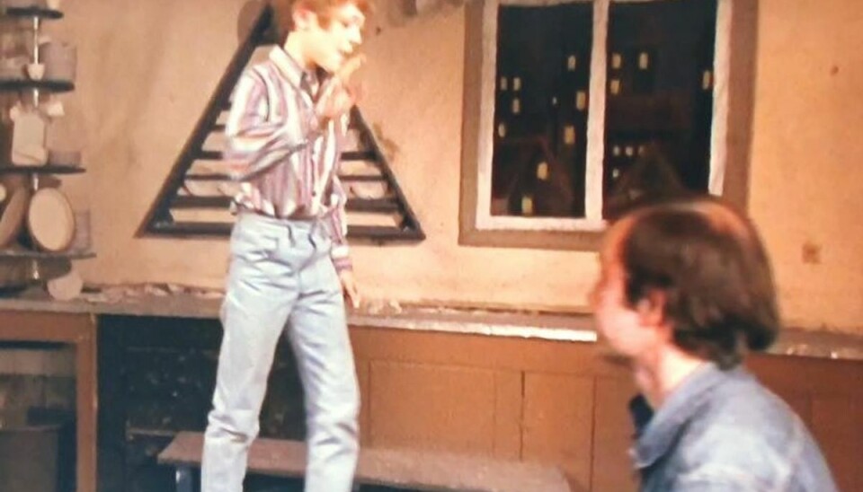Jes Dorph-Petersen og Flemming Quist Møller i en scene fra filmen om frengen Rasmus, der er ikke kan komme ud fra Tivoli. Jes Dorph-Petersen og Flemming Quist Møller i en scene fra filmen om frengen Rasmus, der er ikke kan komme ud fra Tivoli.