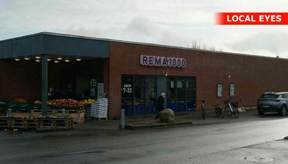 Politiet efterlyser gerningsmanden til et knivrøveri i Rema 1000 i Tranbjerg.