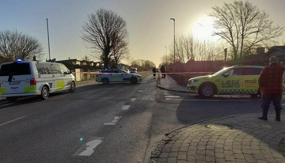 Ifølge politiet er cyklisten kommet alvorligt til skade.