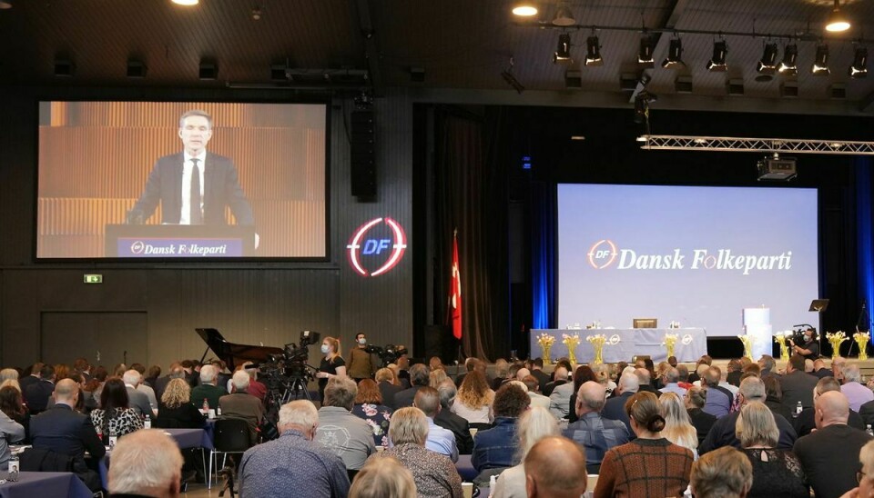 Kristian Thulesen Dahl holder velkomsttale. Dansk Folkeparti vælger ny partiformand ved DF's ekstraordinære årsmøde i Herning, søndag.