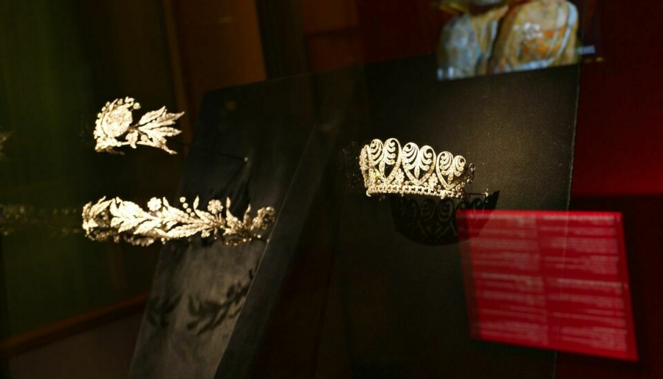 Åbningen af 'En dronnings smykkeskrin' på Amalienborgmuseet i Christian VIII's Palæ på Amalienborg i København fredag 21. januar 2022. Udstillingen præsenterer for første gang nogensinde over 200 kendte og mindre kendte smykker fra Dronningens private smykkesamling.. (Foto: Philip Davali/Ritzau Scanpix)