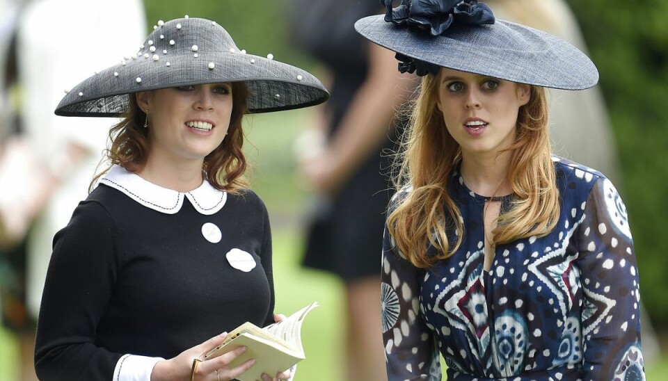 Prinsesse Eugenie (tv) og hendes søster prinsesse Beatrice. Prinsesse Eugenie (tv) og hendes søster prinsesse Beatrice.