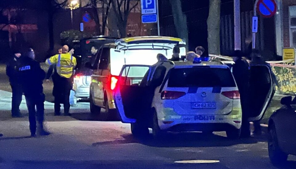 Politiet massivt til stede og spærrede området af. Politiet massivt til stede og spærrede området af.