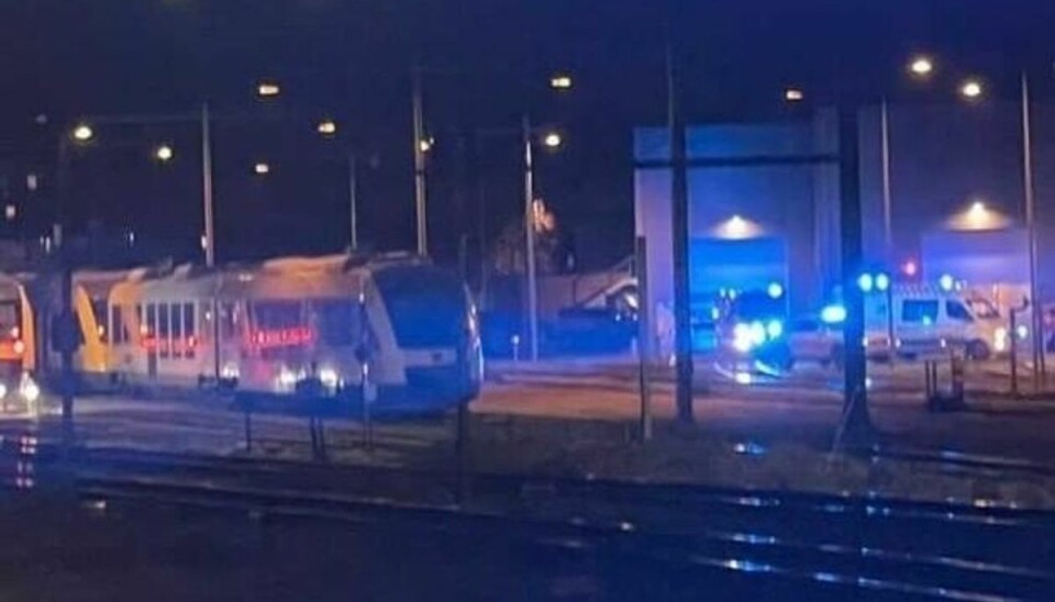 Politiet var massiv til stede for at undersøge ulykkens omstændigheder. Politiet var massiv til stede for at undersøge ulykkens omstændigheder.