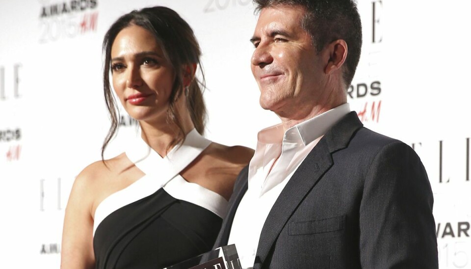 Simon Cowell og hans forlovede Lauren Silverman. Simon Cowell og hans forlovede Lauren Silverman.