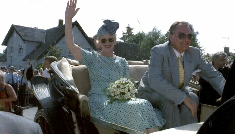 Dronning Margrethe og prins Henriks fik en gave af folket i anledning af deres sølvbryllup i 1992. Denne folkegave skaber nu røre i Fredensborg. Dronning Margrethe og prins Henriks fik en gave af folket i anledning af deres sølvbryllup i 1992. Denne folkegave skaber nu røre i Fredensborg.