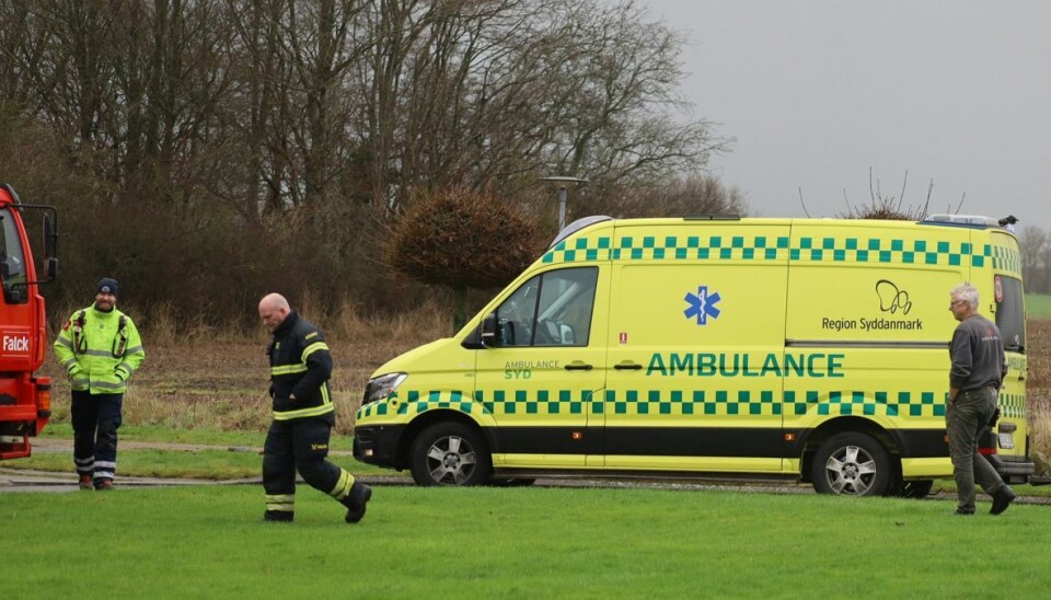 Drengen/manden blev tilset af ambulancepersonale. Drengen/manden blev tilset af ambulancepersonale.