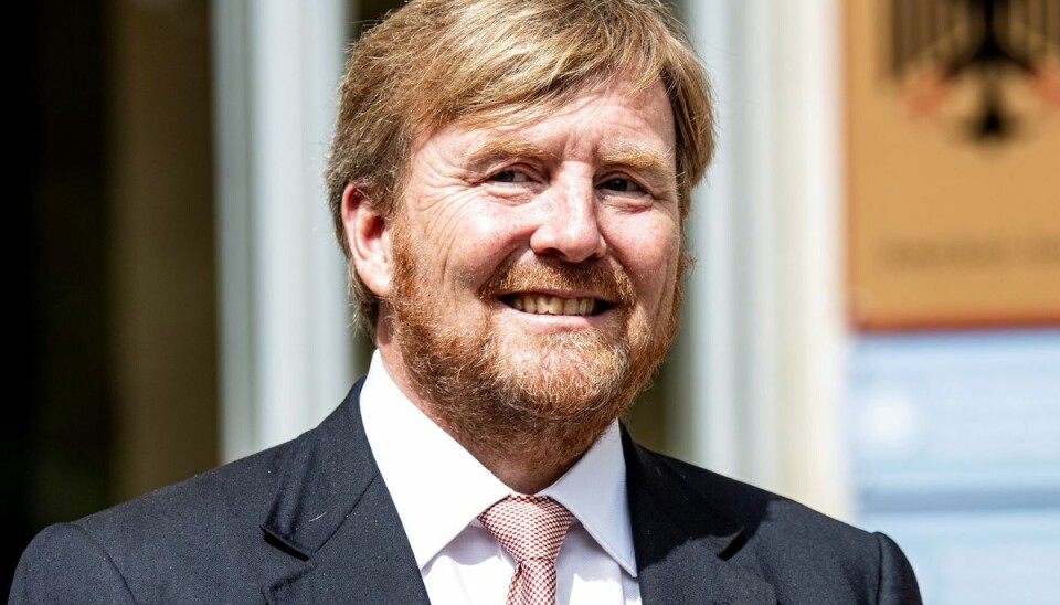 Kong Willem-Alexander af Holland storroser dronning Margrethe i bogen 'Monark og Menneske', der er skrevet af Thomas Larsen. Kong Willem-Alexander af Holland storroser dronning Margrethe i bogen 'Monark og Menneske', der er skrevet af Thomas Larsen.