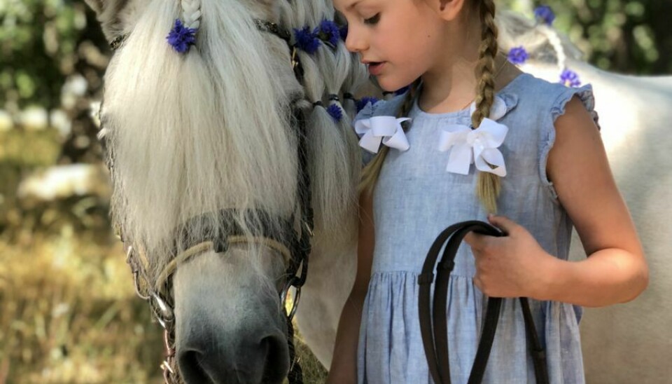 Prinsesse Estelle med sin pony.
