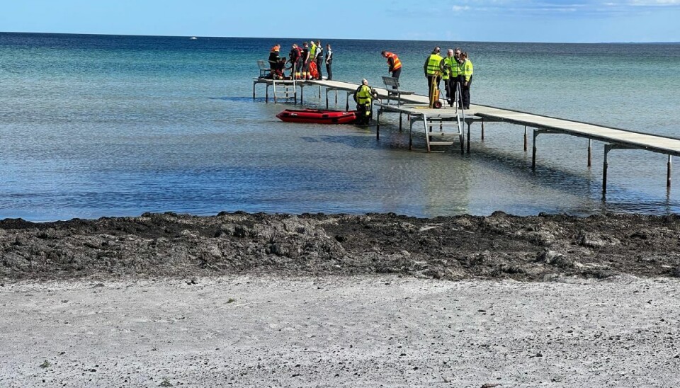 Mand på paddleboard bad om hjælp.